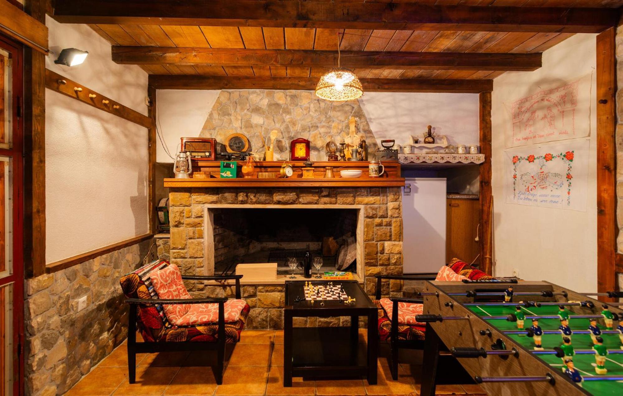 Cozy Home In Podaspilje With Kitchen Svinisce Exterior foto