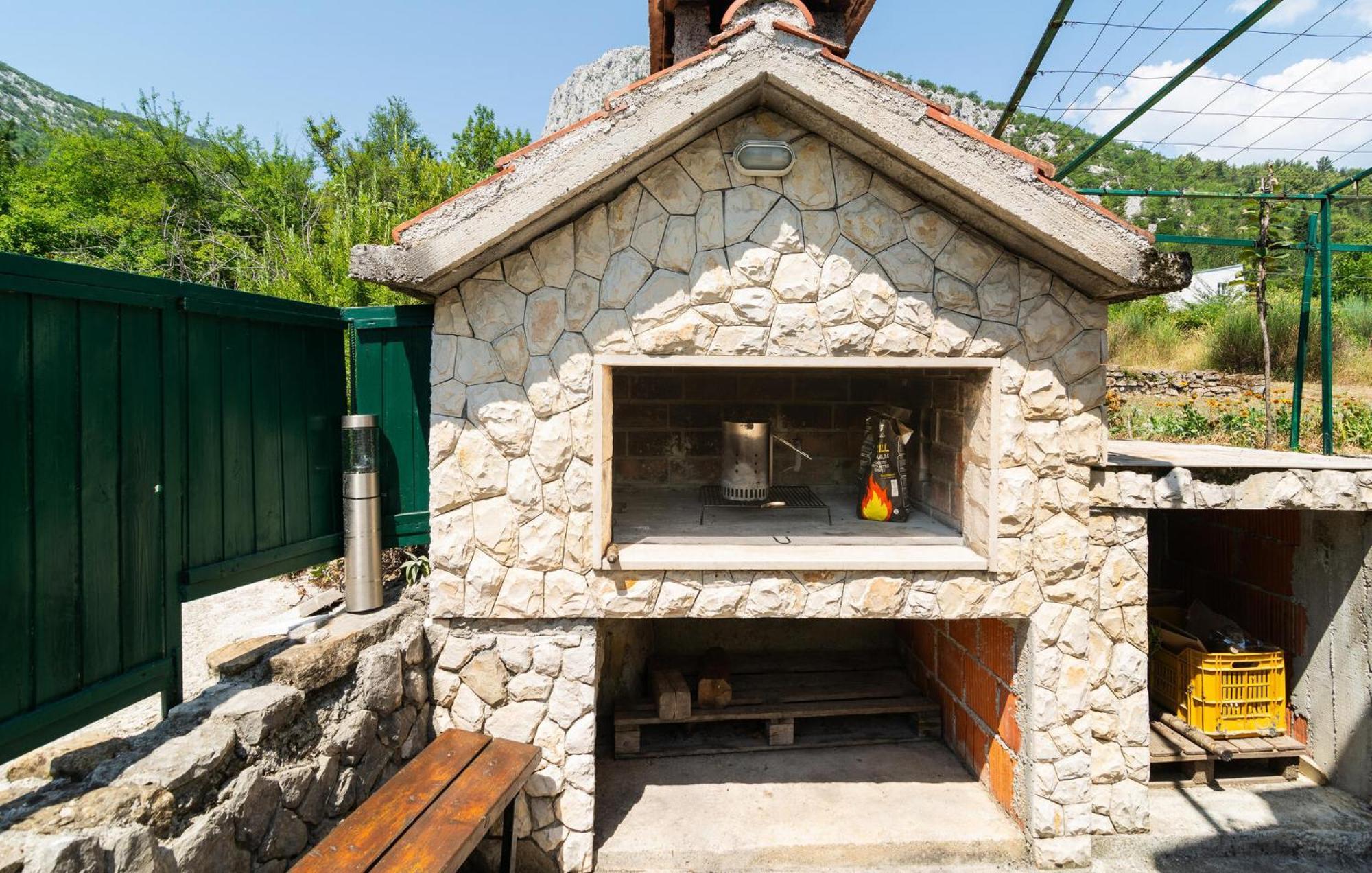Cozy Home In Podaspilje With Kitchen Svinisce Exterior foto
